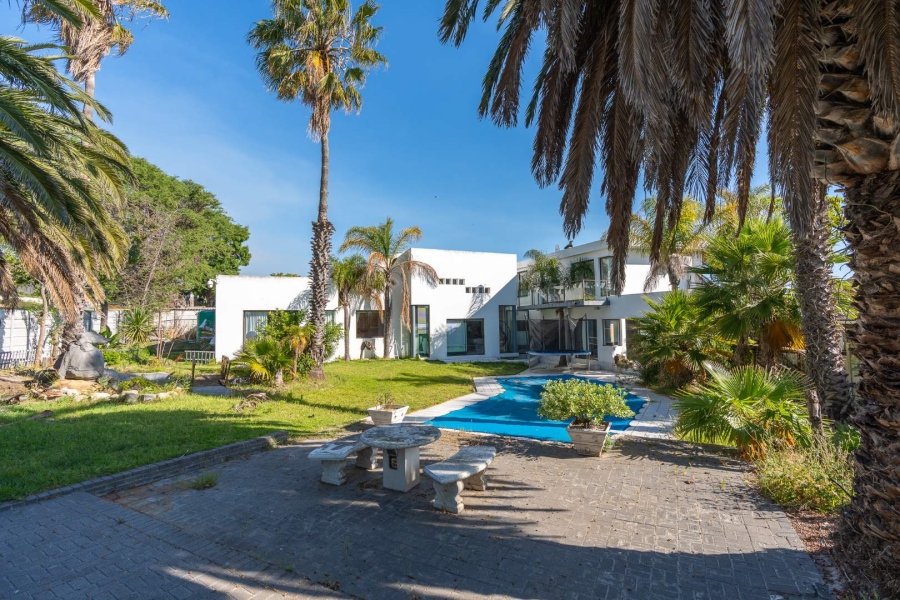 6 Bedroom Property for Sale in Welgelegen Western Cape